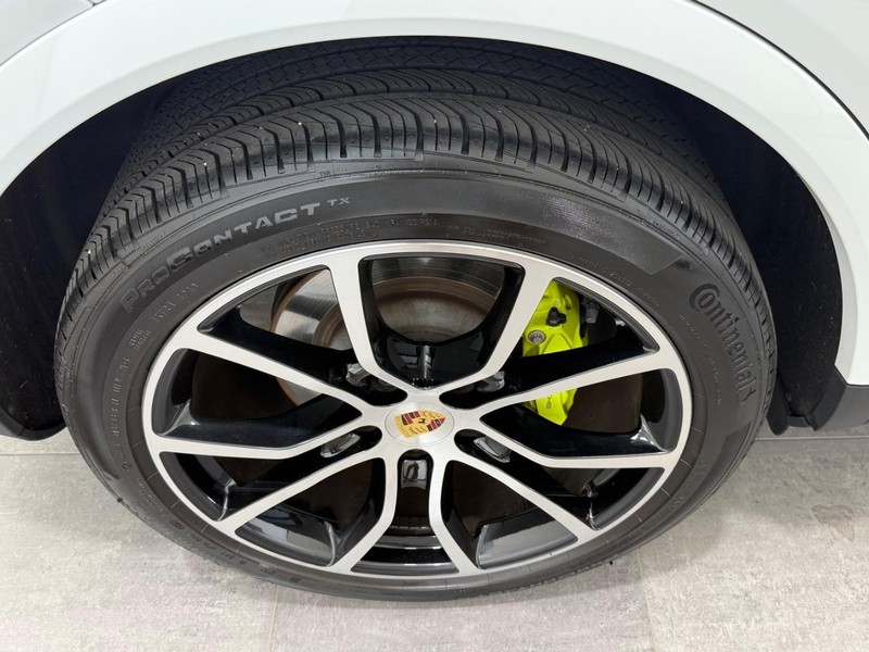Porsche Cayenne Vehicle Full-screen Gallery Image 8