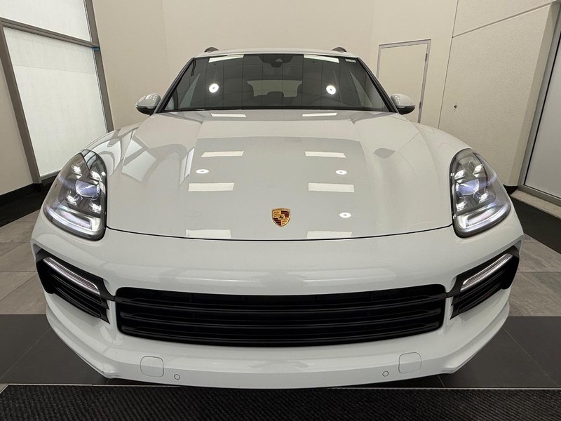 Porsche Cayenne Vehicle Full-screen Gallery Image 12