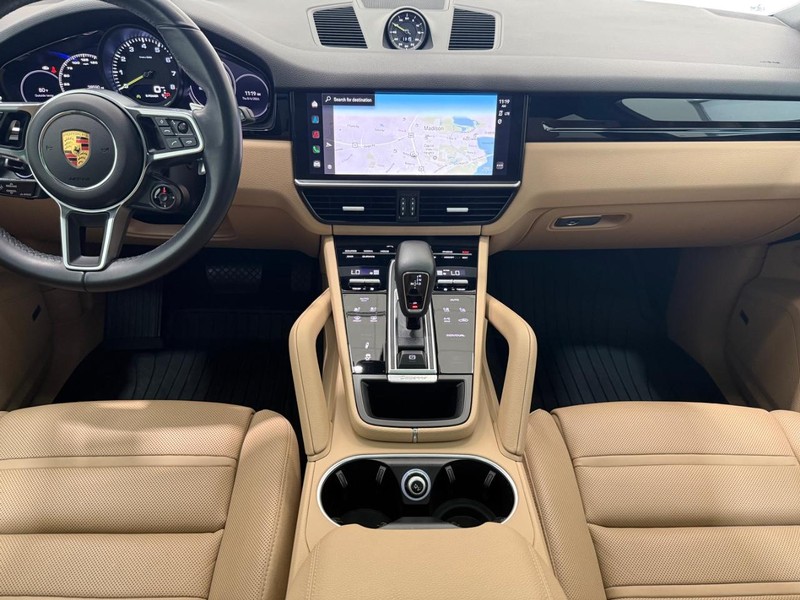 Porsche Cayenne Vehicle Full-screen Gallery Image 14