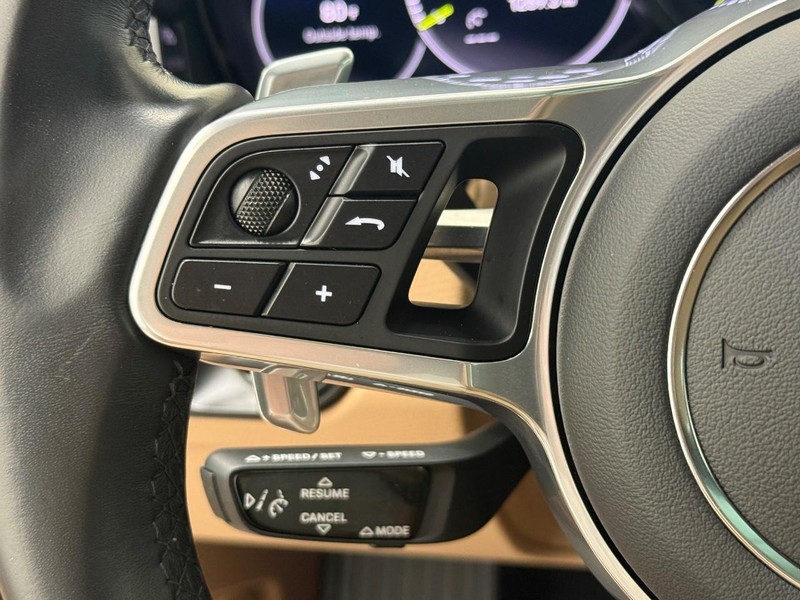 Porsche Cayenne Vehicle Full-screen Gallery Image 20