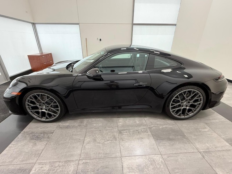 Porsche 911 Vehicle Full-screen Gallery Image 2
