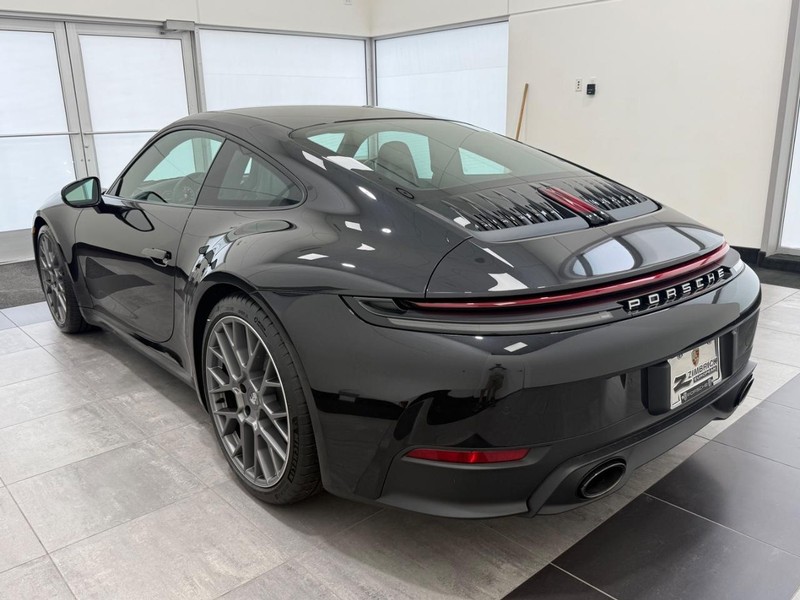 Porsche 911 Vehicle Full-screen Gallery Image 3