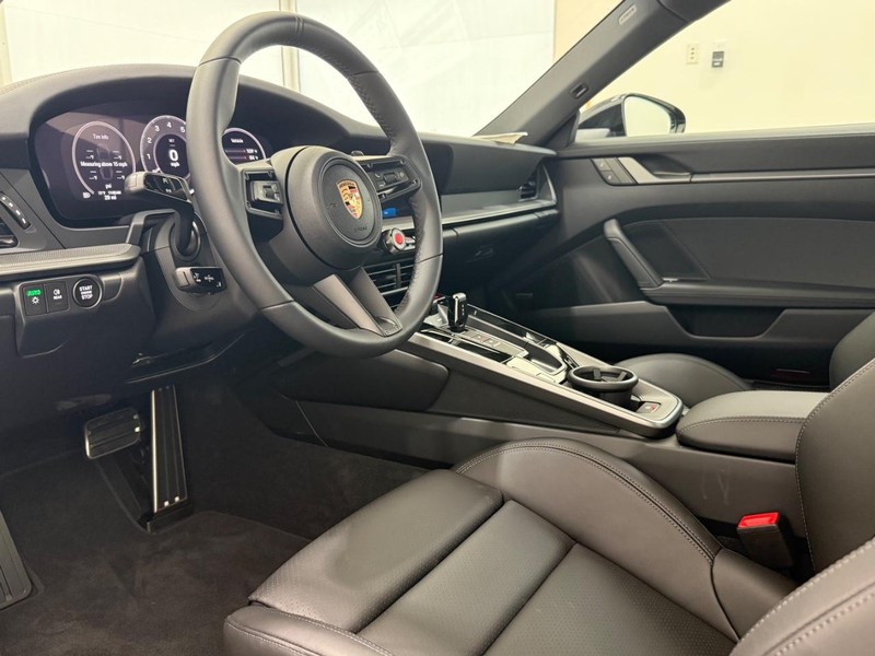 Porsche 911 Vehicle Full-screen Gallery Image 4
