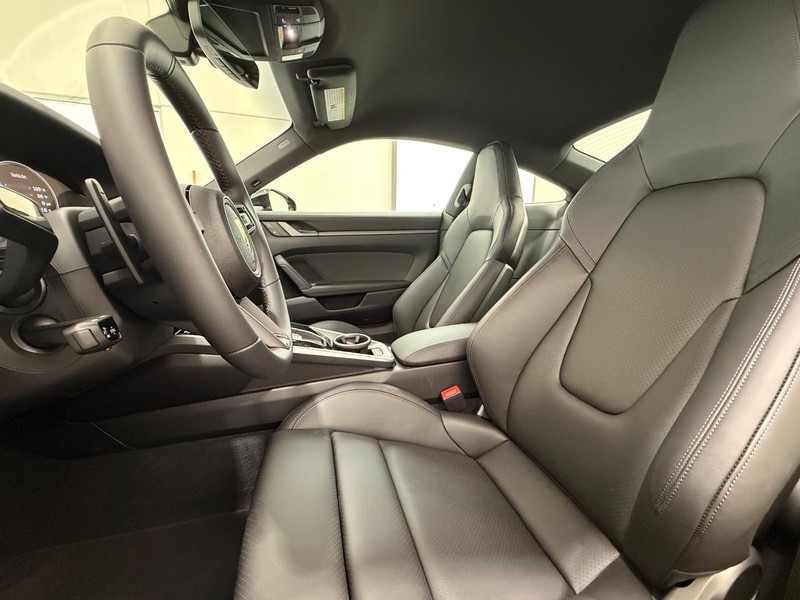 Porsche 911 Vehicle Full-screen Gallery Image 5