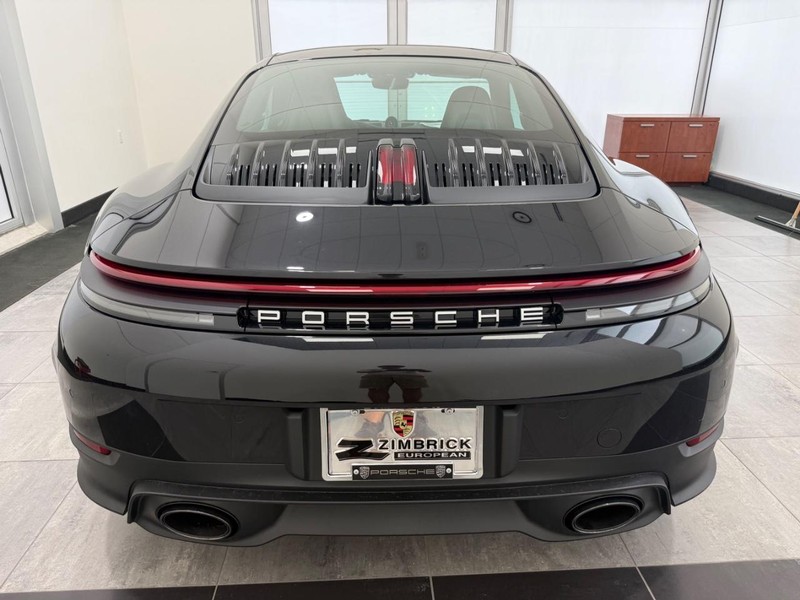 Porsche 911 Vehicle Full-screen Gallery Image 6