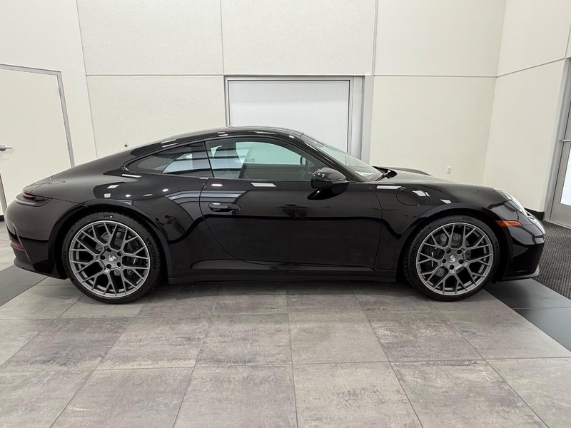 Porsche 911 Vehicle Full-screen Gallery Image 9