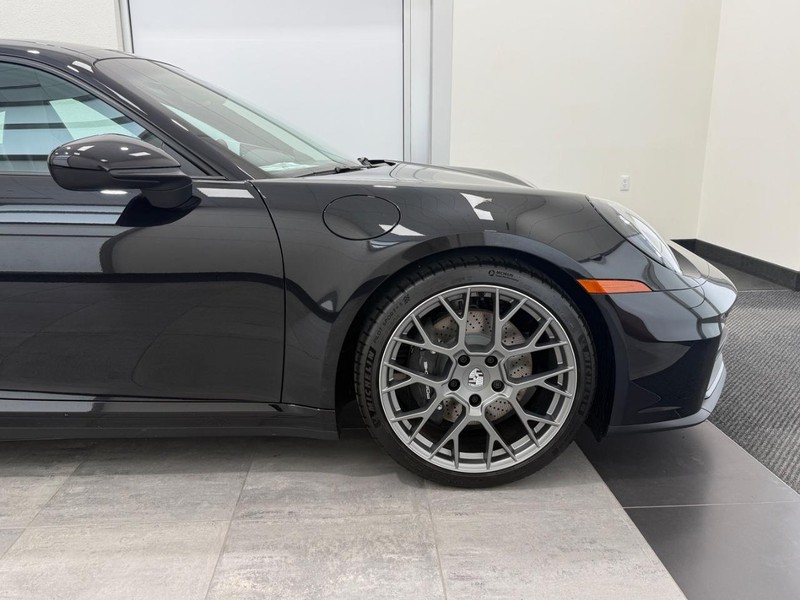 Porsche 911 Vehicle Full-screen Gallery Image 10