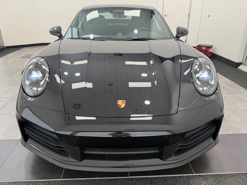 Porsche 911 Vehicle Full-screen Gallery Image 12