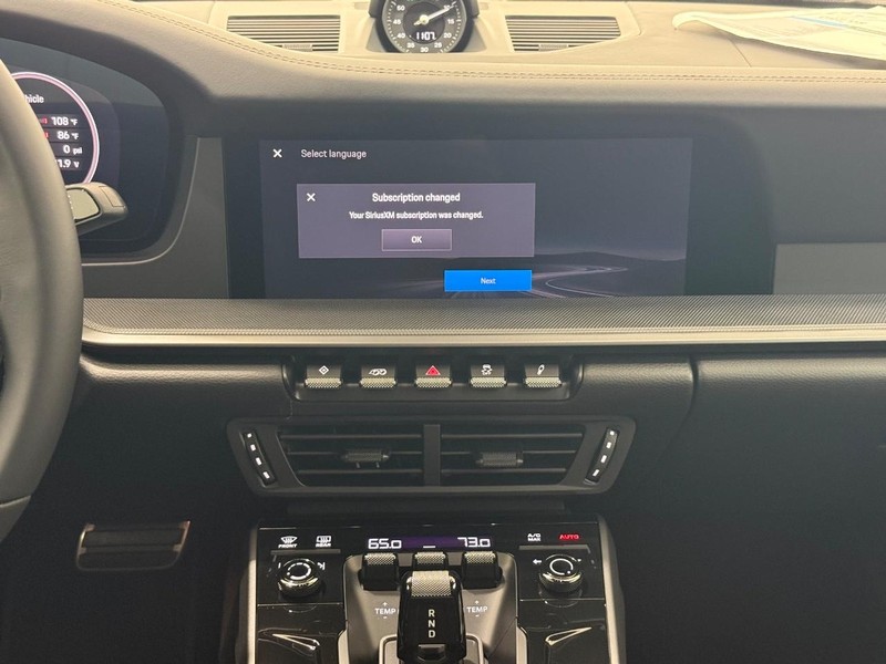 Porsche 911 Vehicle Full-screen Gallery Image 15