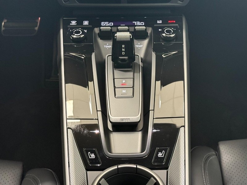 Porsche 911 Vehicle Full-screen Gallery Image 16