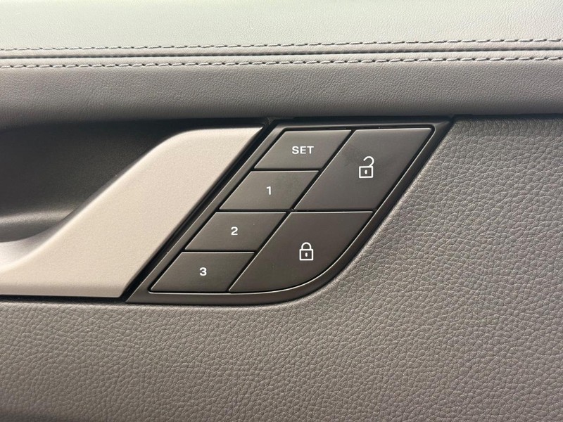 Porsche 911 Vehicle Full-screen Gallery Image 23