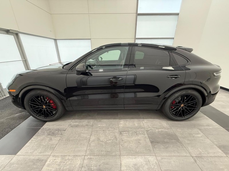 Porsche Cayenne Vehicle Full-screen Gallery Image 2
