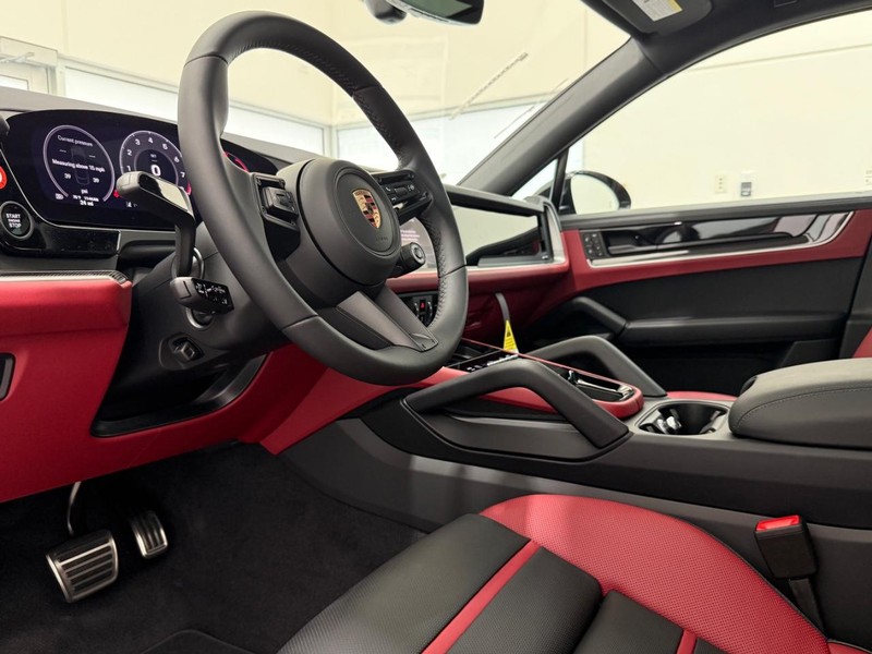 Porsche Cayenne Vehicle Full-screen Gallery Image 4