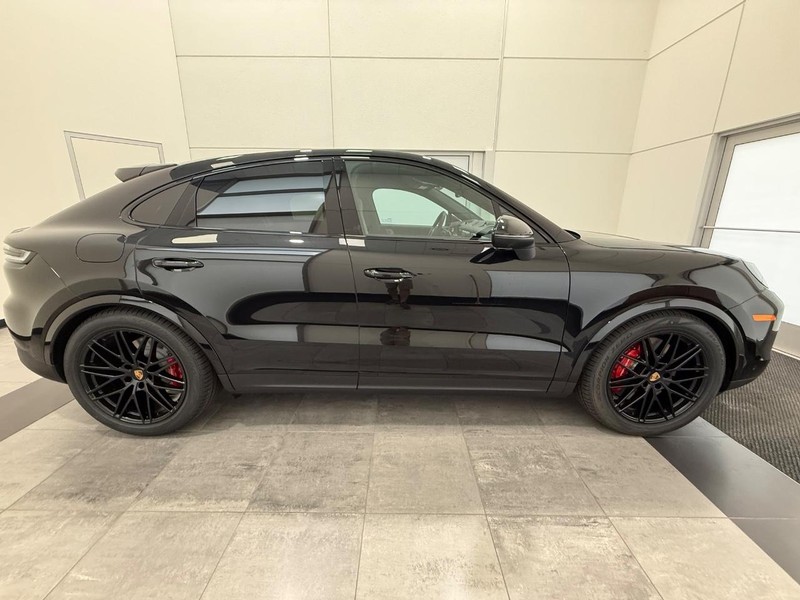 Porsche Cayenne Vehicle Full-screen Gallery Image 9