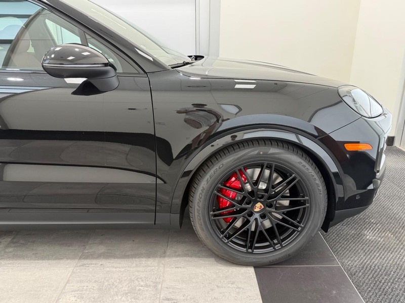 Porsche Cayenne Vehicle Full-screen Gallery Image 10