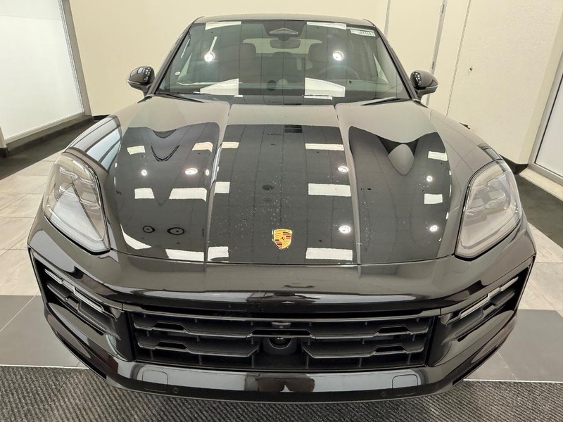 Porsche Cayenne Vehicle Full-screen Gallery Image 12