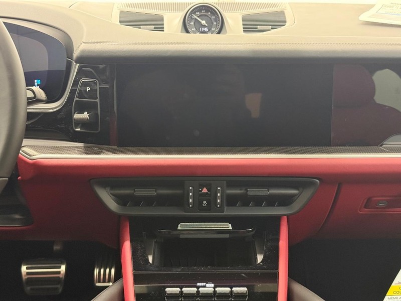 Porsche Cayenne Vehicle Full-screen Gallery Image 15