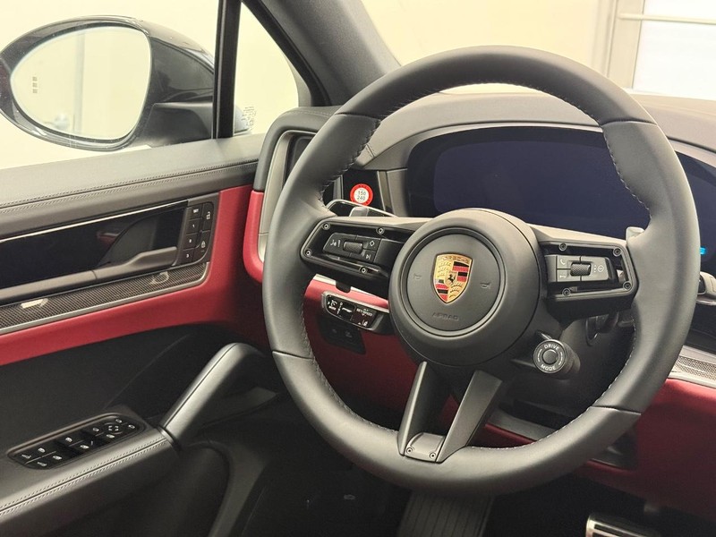 Porsche Cayenne Vehicle Full-screen Gallery Image 16