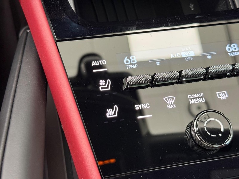 Porsche Cayenne Vehicle Full-screen Gallery Image 21
