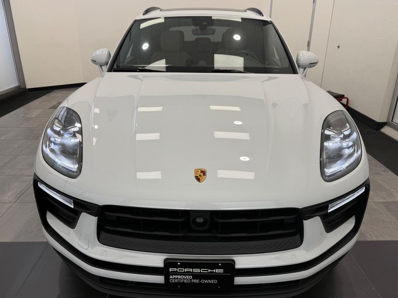 Porsche Macan Vehicle Full-screen Gallery Image 12