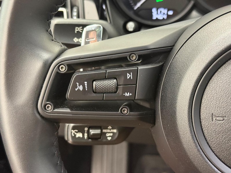 Porsche Macan Vehicle Full-screen Gallery Image 20