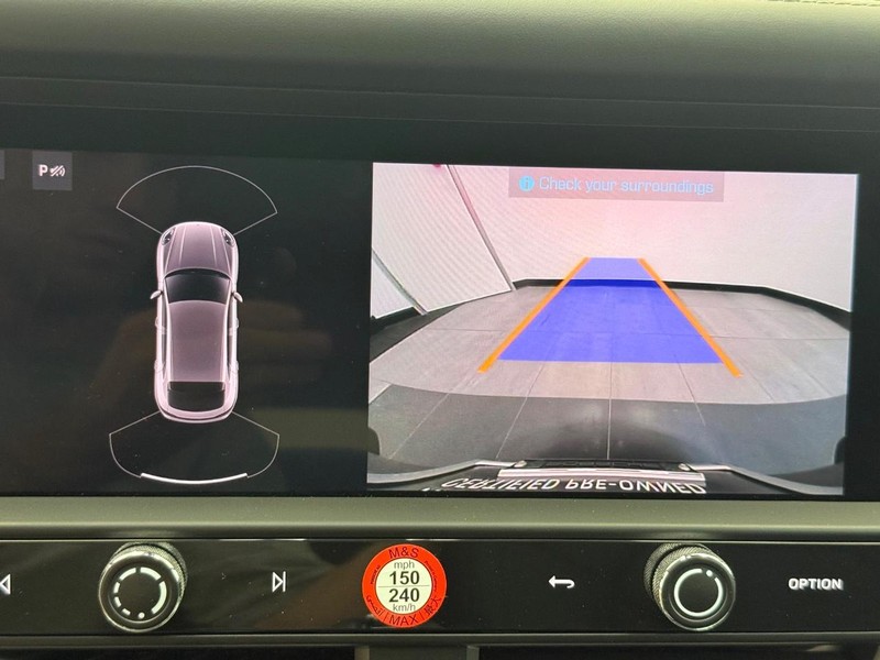 Porsche Macan Vehicle Full-screen Gallery Image 24