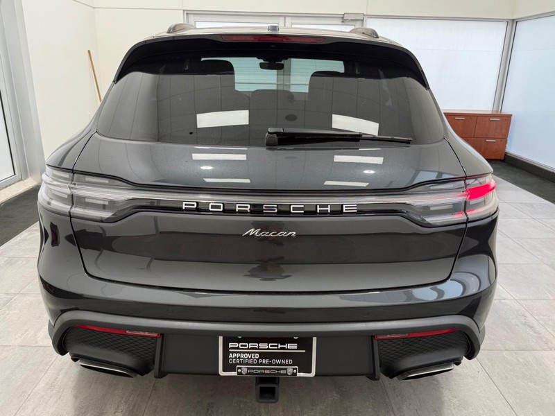 Porsche Macan Vehicle Full-screen Gallery Image 4
