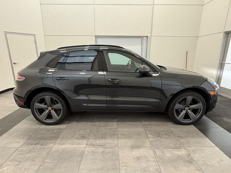 Porsche Macan Vehicle Full-screen Gallery Image 7
