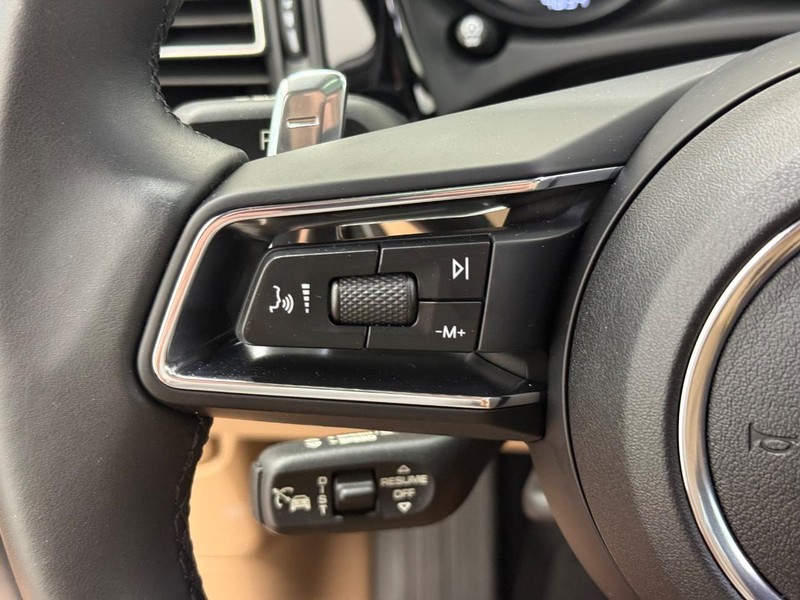 Porsche Macan Vehicle Full-screen Gallery Image 20