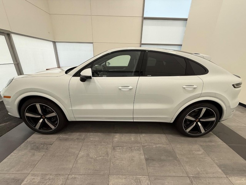 Porsche Cayenne Vehicle Full-screen Gallery Image 2