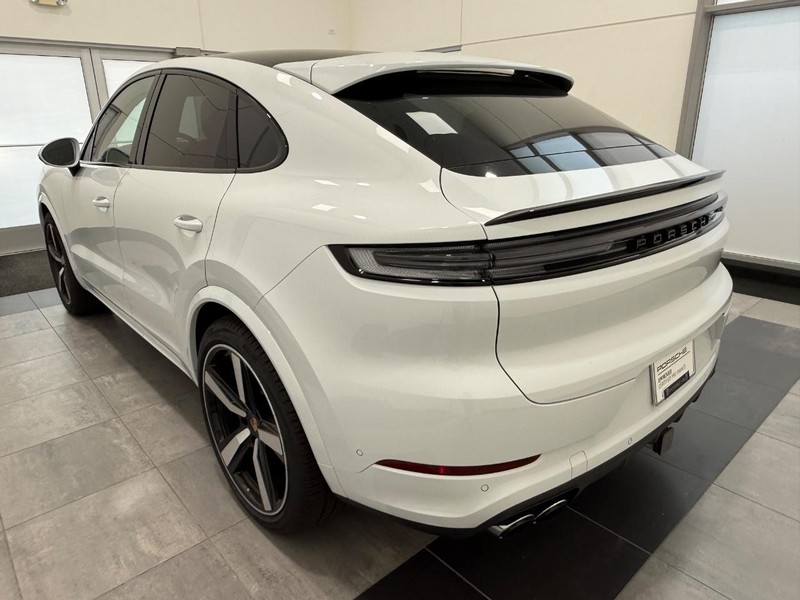 Porsche Cayenne Vehicle Full-screen Gallery Image 3