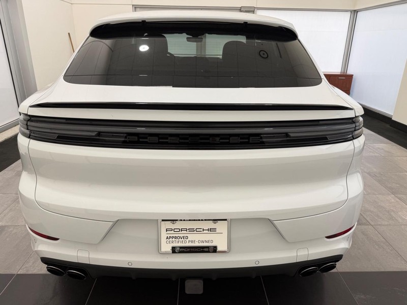 Porsche Cayenne Vehicle Full-screen Gallery Image 6