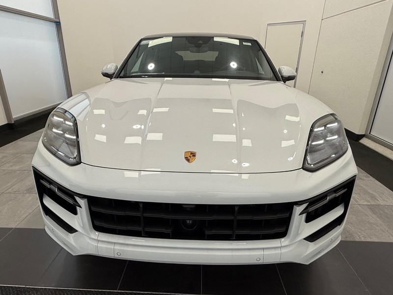Porsche Cayenne Vehicle Full-screen Gallery Image 12