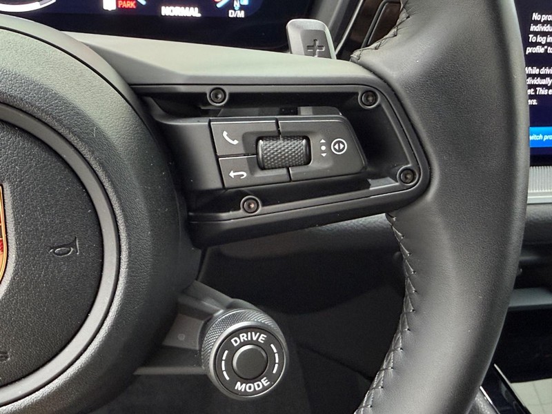 Porsche Cayenne Vehicle Full-screen Gallery Image 21