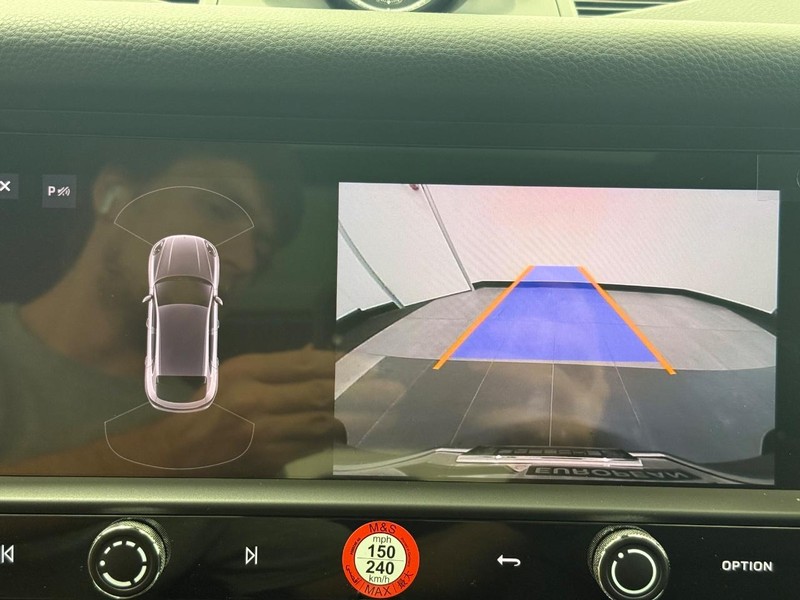 Porsche Macan Vehicle Full-screen Gallery Image 22