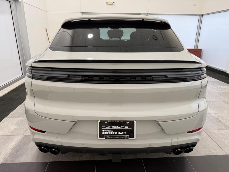 Porsche Cayenne Vehicle Full-screen Gallery Image 6