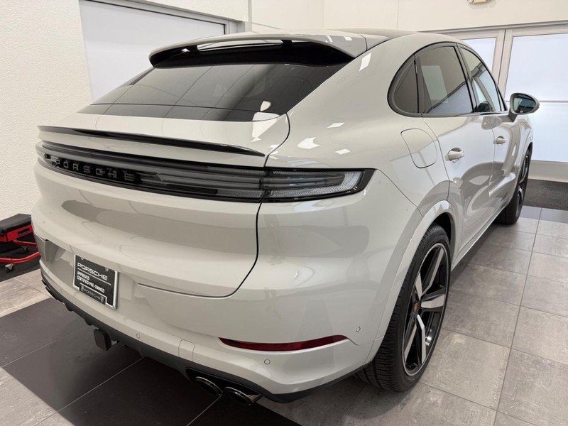 Porsche Cayenne Vehicle Full-screen Gallery Image 7