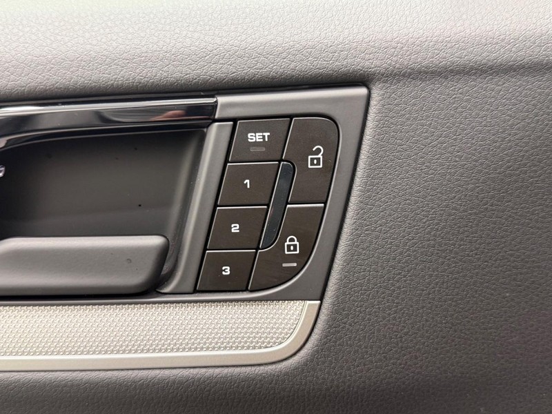 Porsche Cayenne Vehicle Full-screen Gallery Image 20
