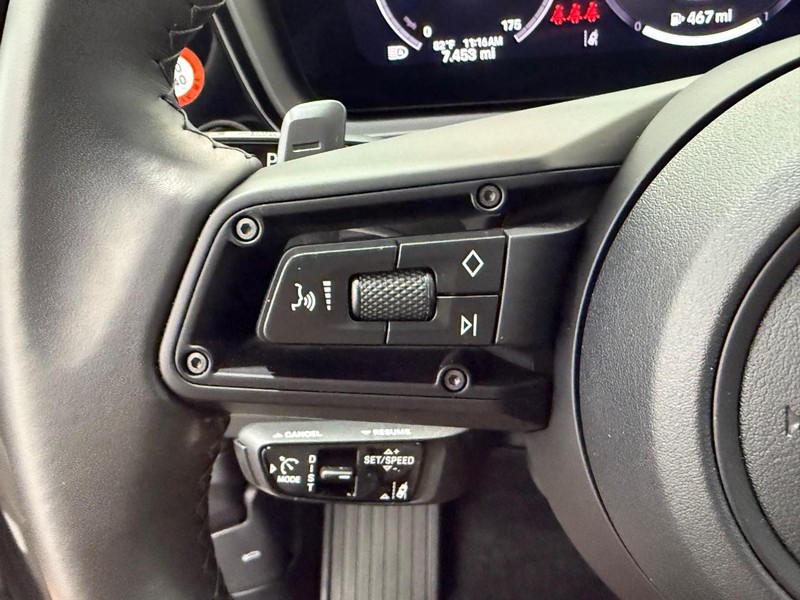Porsche Cayenne Vehicle Full-screen Gallery Image 21
