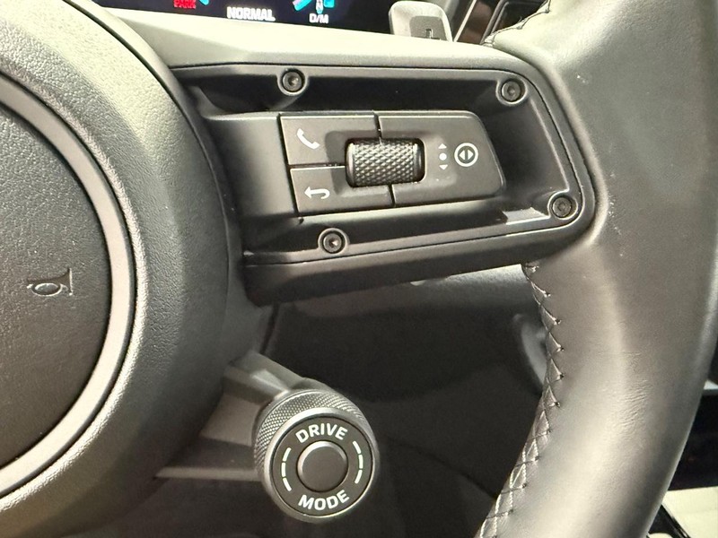 Porsche Cayenne Vehicle Full-screen Gallery Image 22