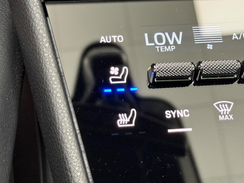 Porsche Cayenne Vehicle Full-screen Gallery Image 24