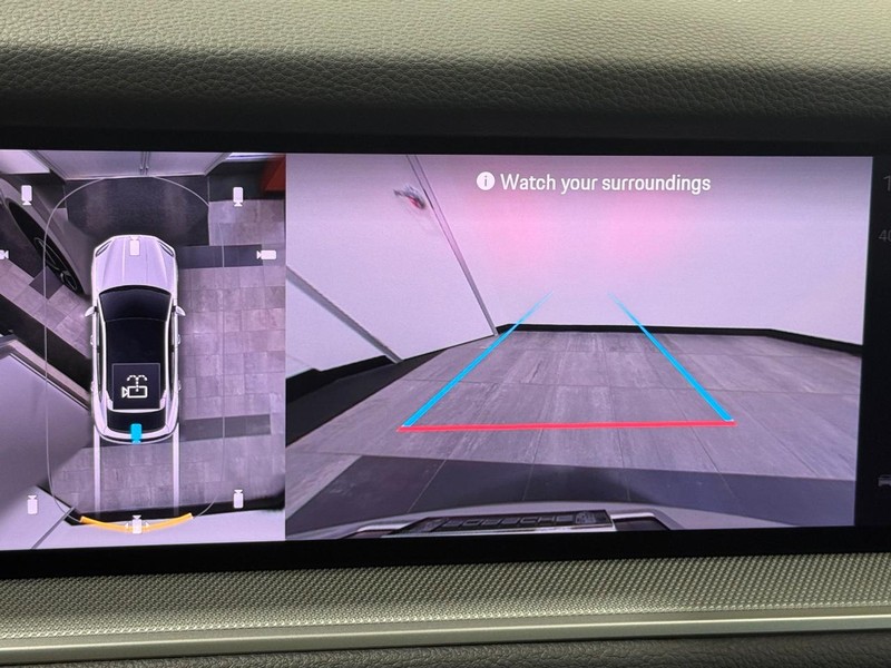 Porsche Cayenne Vehicle Full-screen Gallery Image 25