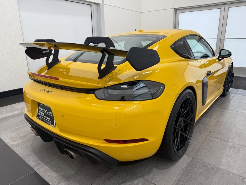 Porsche 718 Cayman Vehicle Full-screen Gallery Image 07