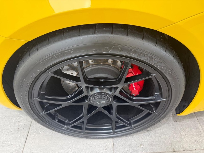 Porsche 718 Cayman Vehicle Full-screen Gallery Image 08