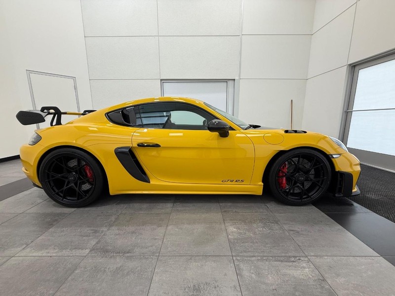 Porsche 718 Cayman Vehicle Full-screen Gallery Image 09