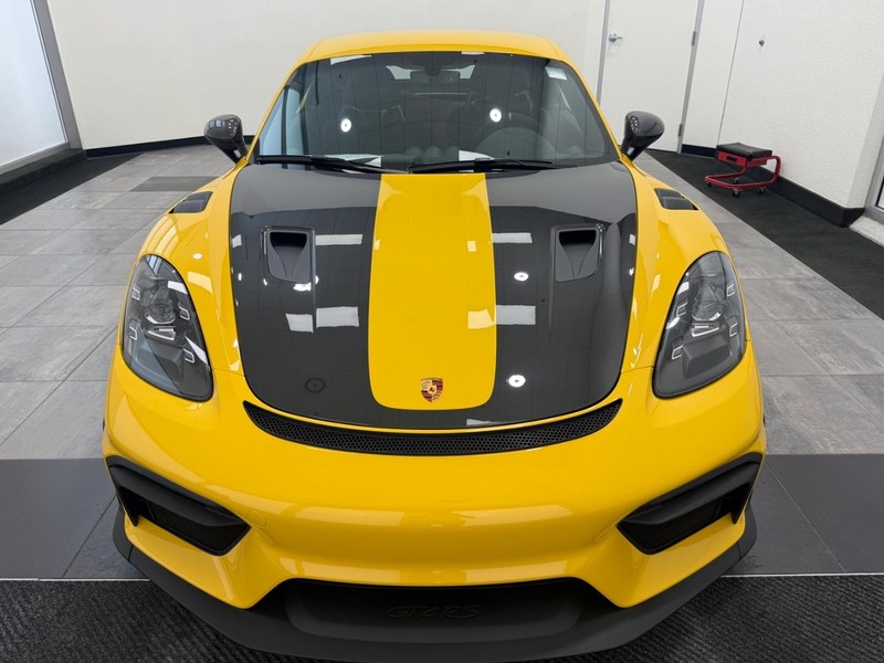 Porsche 718 Cayman Vehicle Full-screen Gallery Image 12
