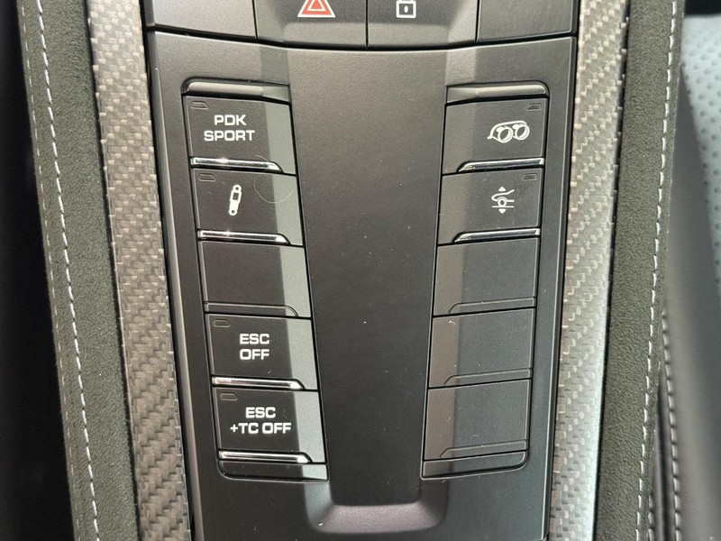 Porsche 718 Cayman Vehicle Full-screen Gallery Image 20