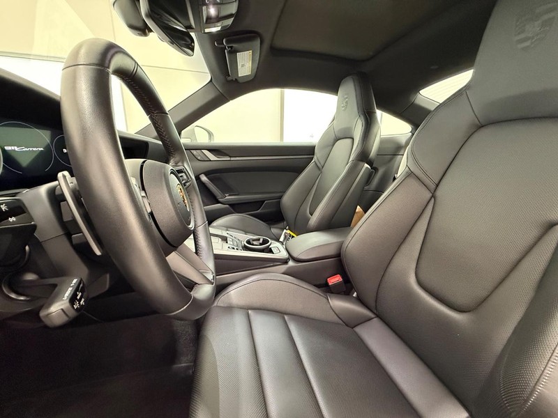 Porsche 911 Vehicle Full-screen Gallery Image 5