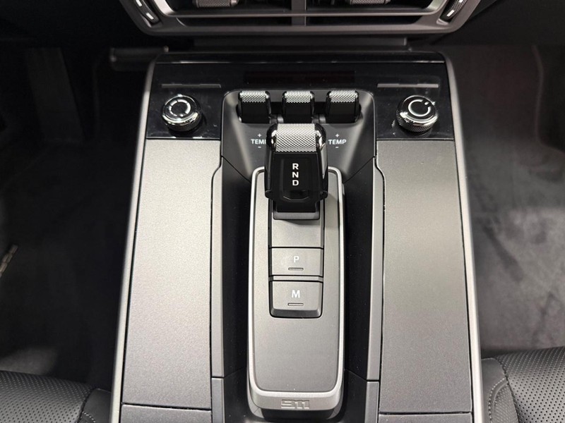 Porsche 911 Vehicle Full-screen Gallery Image 16