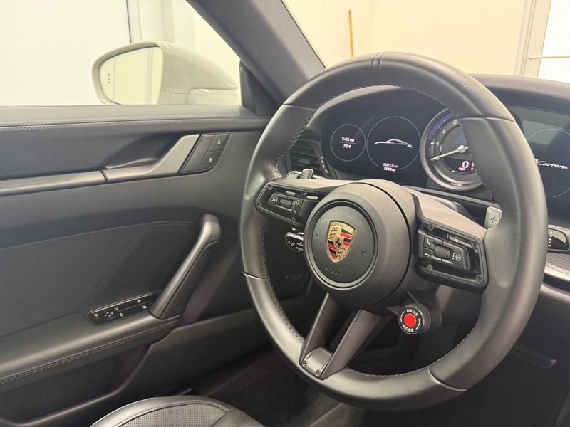 Porsche 911 Vehicle Full-screen Gallery Image 17